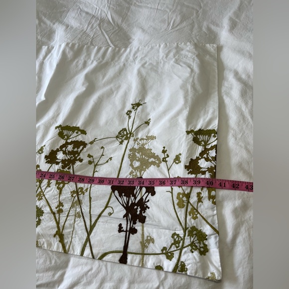 Margaret Muir | (1) King Sham | White Embroidered Pillow | EUC - Picture 3 of 10